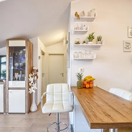 Apartament Bela ***** *