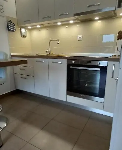 Apartman Bela ***** *