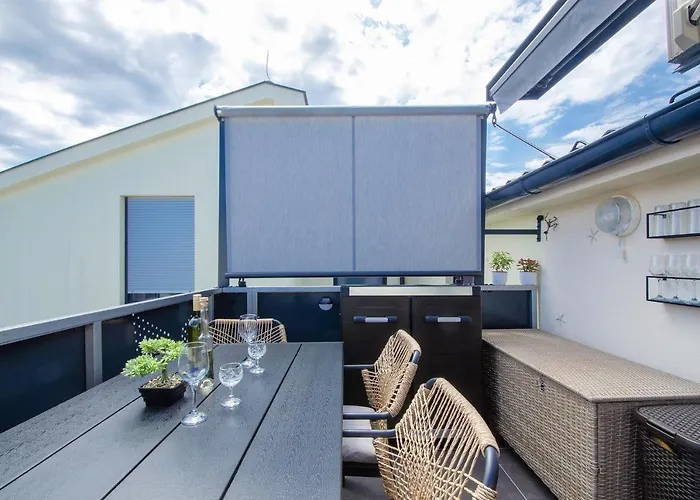 Bela ***** Apartman Póla